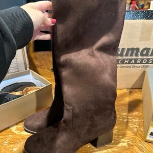 NWT Ophelia Roe chocolate boots size 8.5
